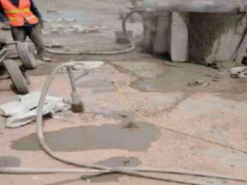 南开水泥混凝土路面板底注浆技术 路面脱空注浆整治方案