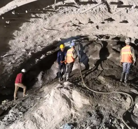 南开拱顶带模注浆料的施工流程及注意事项